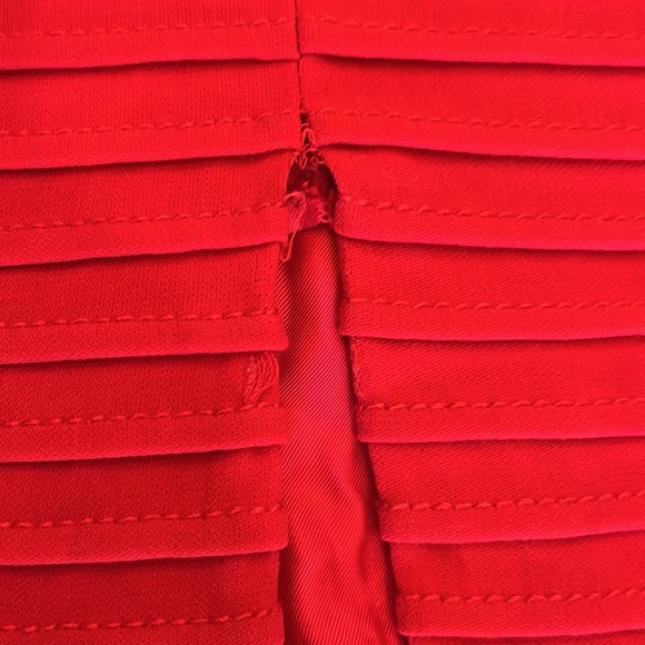 Curvy Ribbed Red Gonnella Skirt size 44 with matching leather belt. - Picture 11 of 16